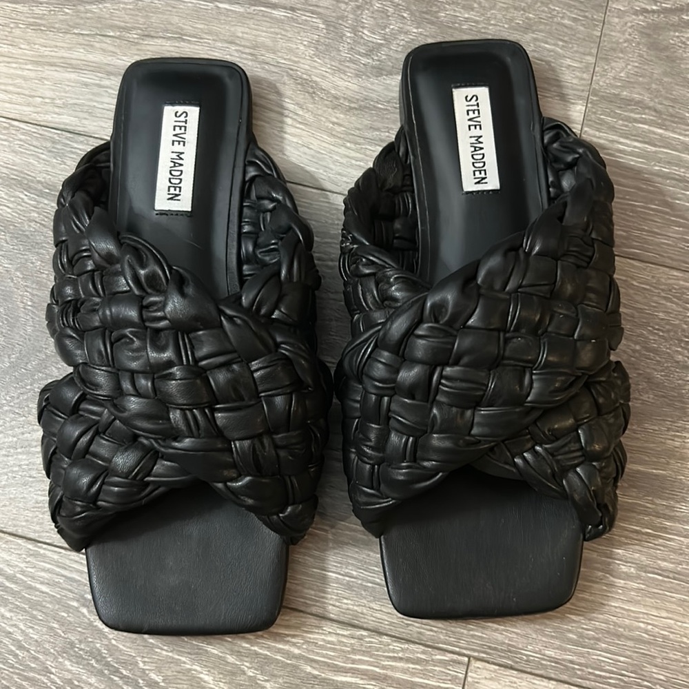 Wide braided Steve Madden Sandal